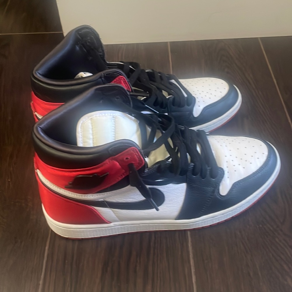 Satin Jordan one black toe size 10.5